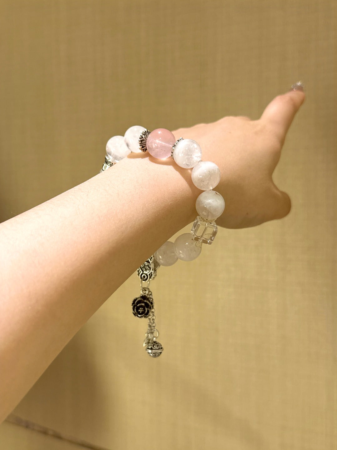 ▫️▪️ White pink crystal white water sugar cube bracelet